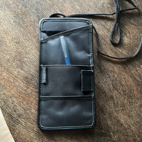 - Travel on Passport Wallet Travel Safe- pockets NWOT! Excellent condition - Picture 4 of 8